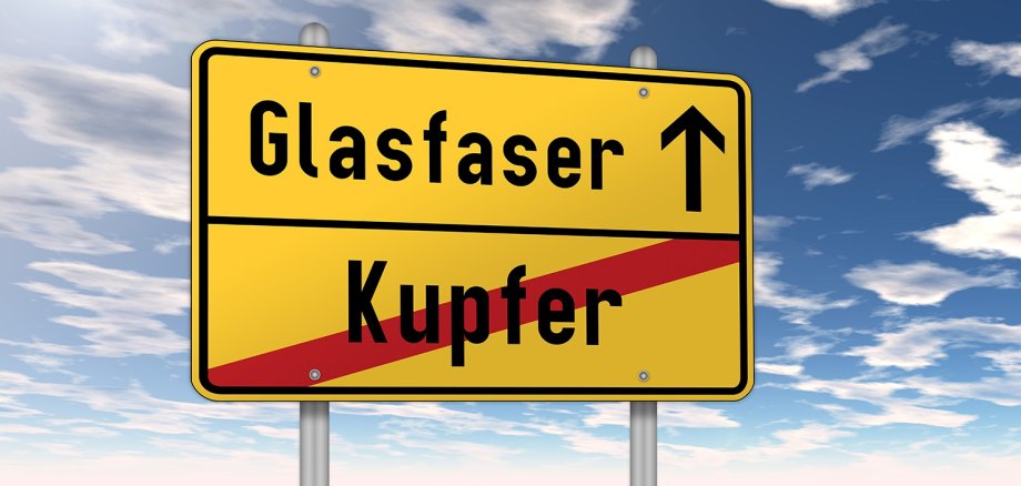 Ortsschild "Glasfaser / Kupfer"