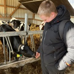 Auf dem Bauernhof gab es hautnahen Kontakt zu Tieren. 