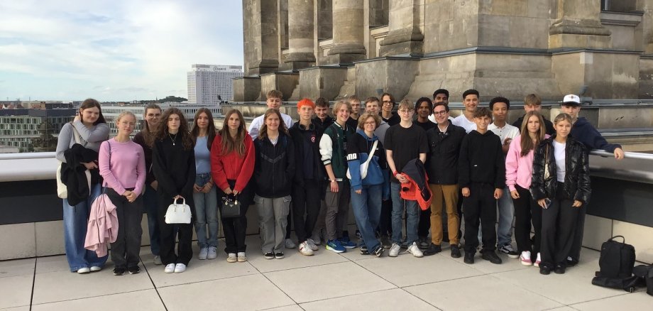 Die 10 b auf der Besucherterrasse des Reichstagsgebäudes.