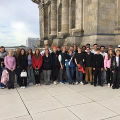 Die 10 b auf der Besucherterrasse des Reichstagsgebäudes.