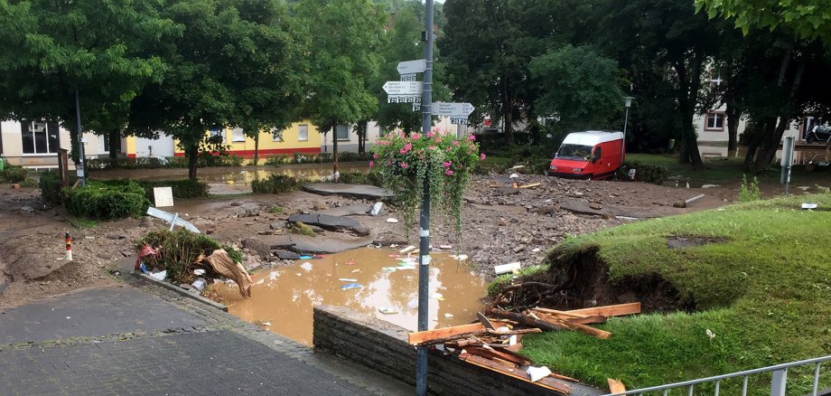 Der Klosterplatz in Schleiden am 15.07.2021 um 08:13 Uhr.