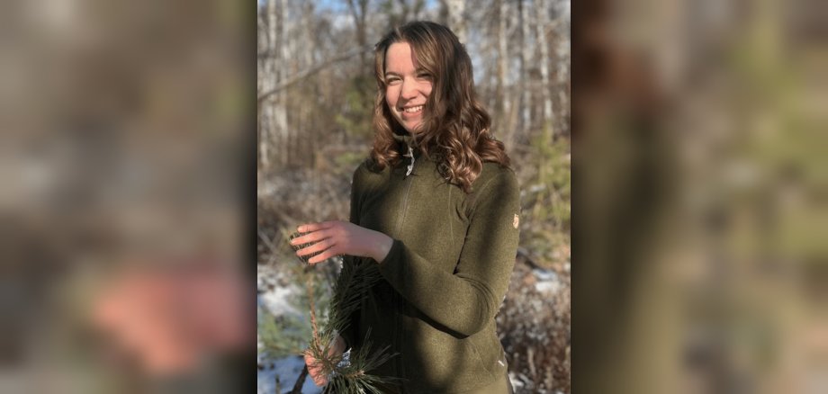 Marlen Beier absolviert derzeit ein Freiwilliges Ökologisches Jahr in der Wildniswerkstatt des Nationalparks Eifel und freut sich über viel „Draußenzeit“. 