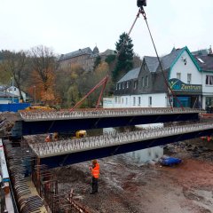 Einbau der Brückenteile am 14. November 2024.