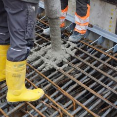 Betonieren der BRücke Am Markt in Schleiden am 11.12.2024.