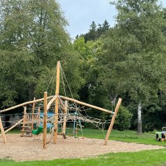 Spielplatz Alte Schule Gemünd - Dschungel-Dome und Dschungel-Geländewagen